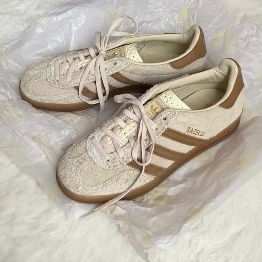 Adidas Gazelle Indoor Wonder White Mesa Gum Size US 8